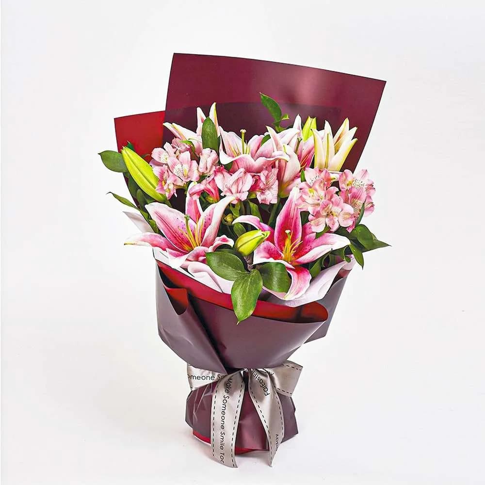 Blushing Beauty Pink Lily Bouquet – Elegant Flower Gift for Love & Celebration