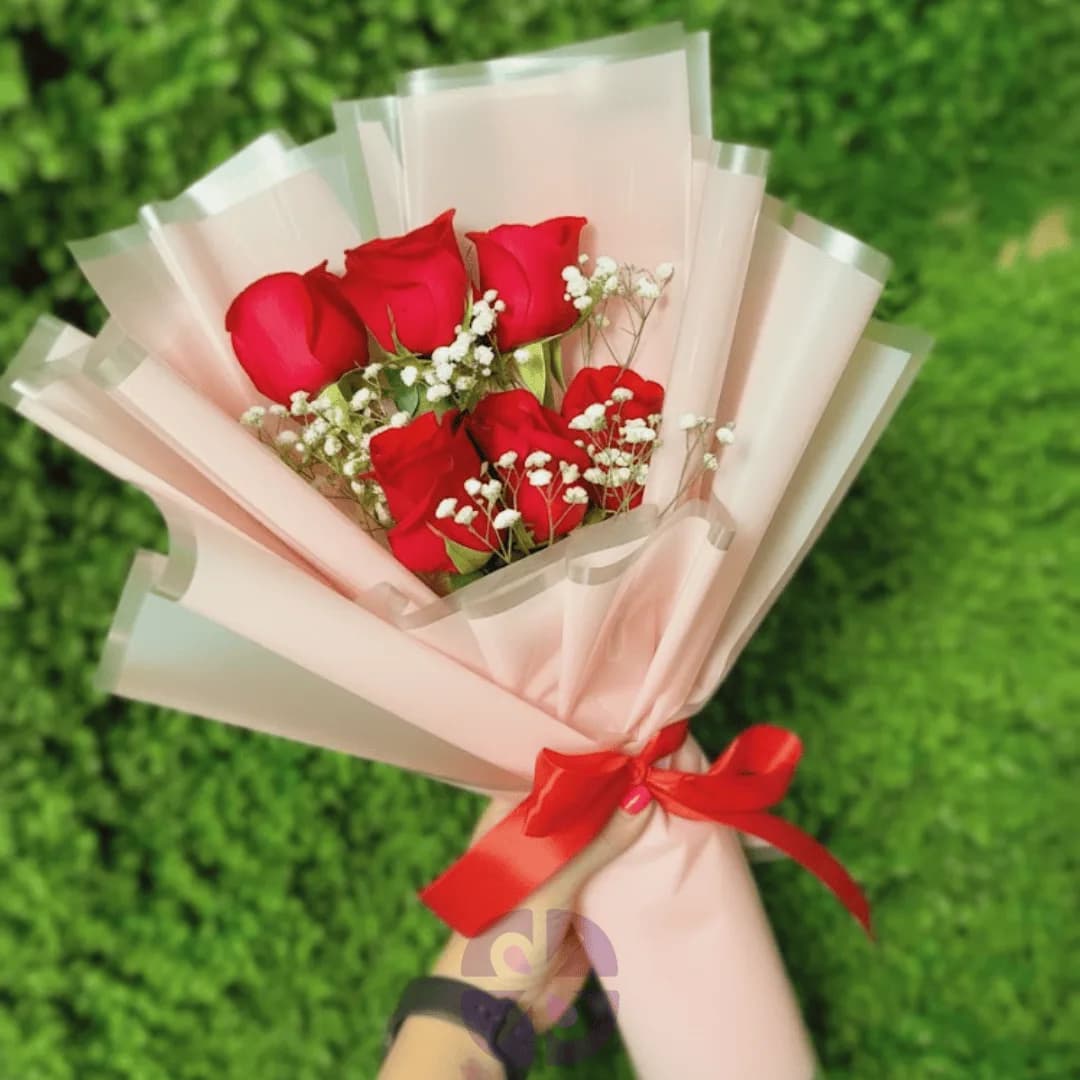 The Classic Red Roses & Baby's Breath Mini Bouquet