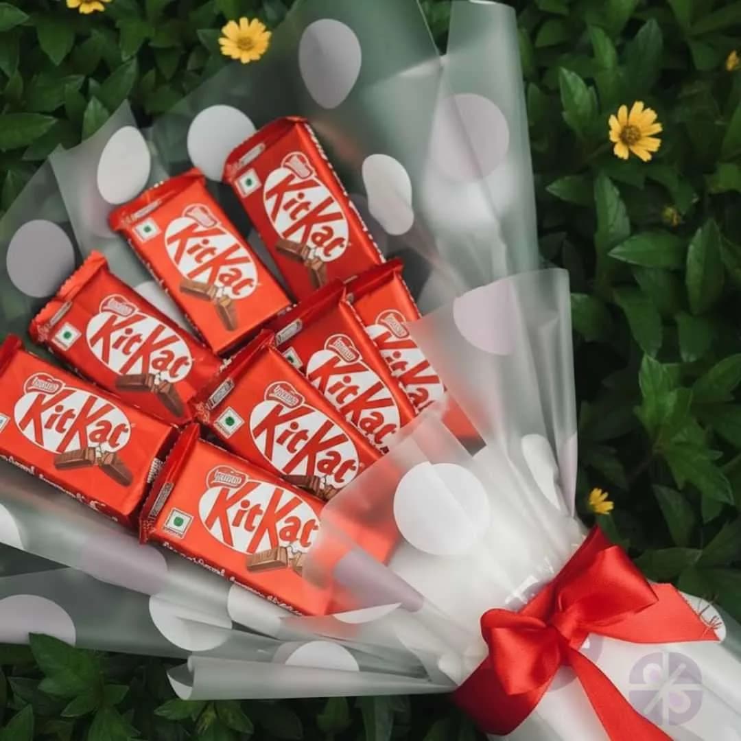 Delight 8-Piece KitKat Bouquet in Transparent Wrap