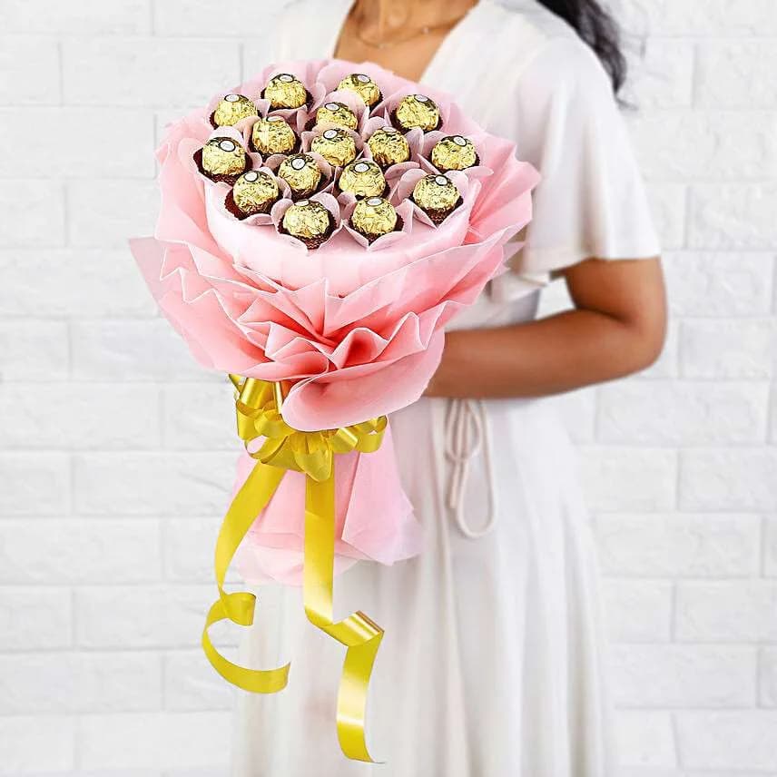 Luxury Ferrero Rocher Chocolate Bouquet – Wrapped in Soft Pink Elegance