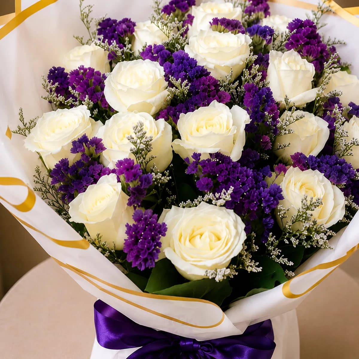 Royal Contrast White Rose & Purple Statice Bouquet ?