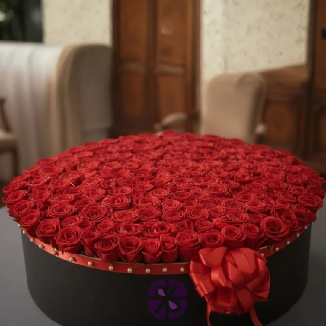 500 Luxury Red Roses Round Box.
