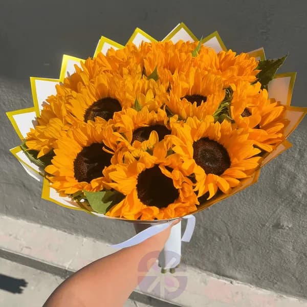 The Burst of Sunshine 15-Head Sunflower Grand Bouquet