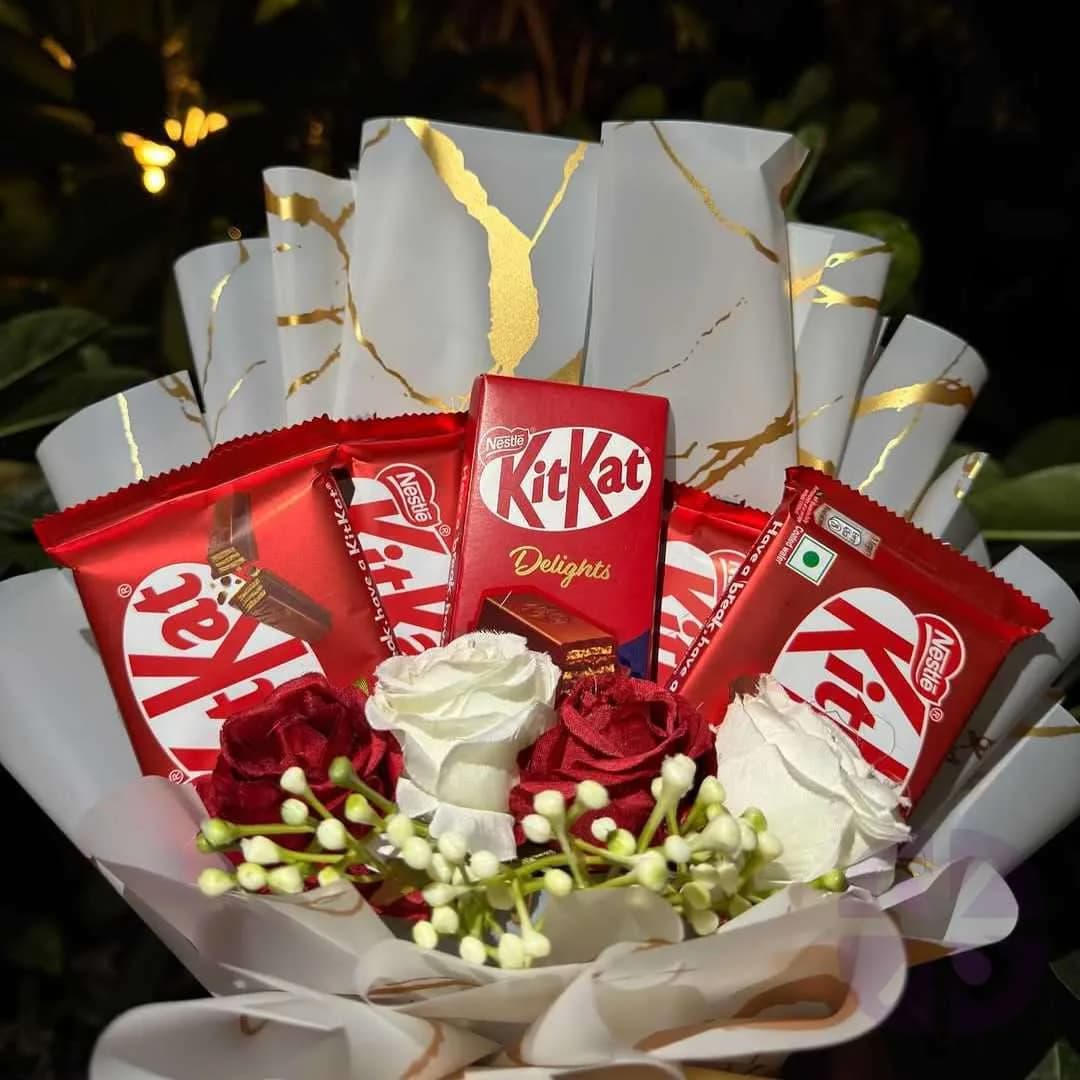 The Golden Indulgence: KitKat Rose & White Gold Bouquet