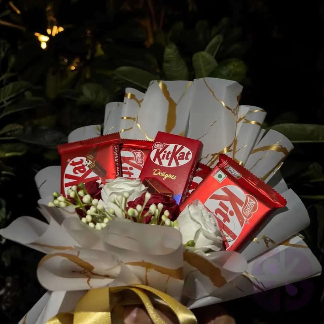 The Golden Indulgence: KitKat Rose & White Gold Bouquet