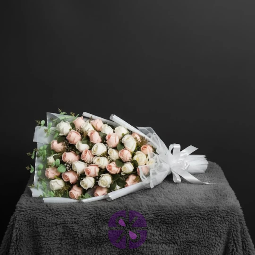 Artificial Off-White & Shade Pink Rose Hand Bouquet